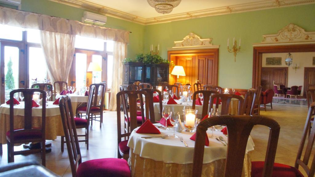 Hotel Sportwerk Tyniec Maly ภายนอก รูปภาพ