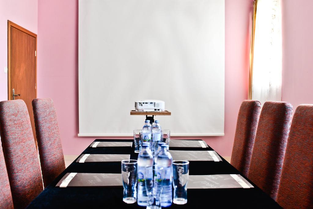 Hotel Sportwerk Tyniec Maly ภายนอก รูปภาพ
